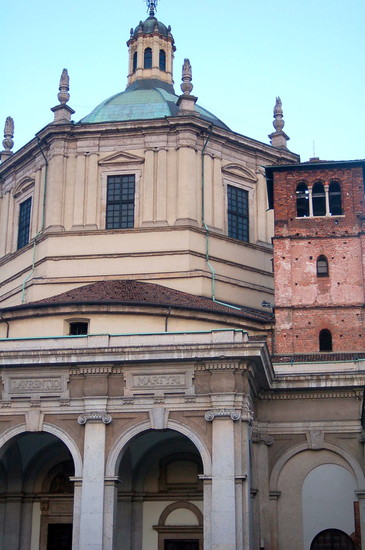 Basilica di San Lorenzo Maggiore | Sightseeing | Milan