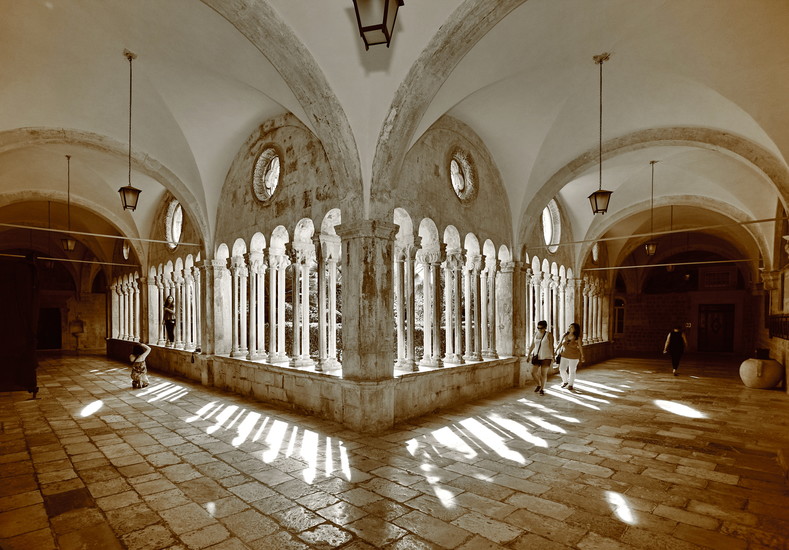 The Franciscan Monastery of the Friars Minor and the Old Pharmacy |  Sightseeing | Dubrovnik
