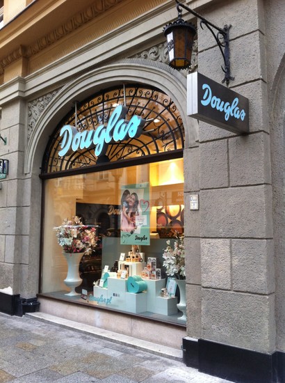 Douglas | Shopping |