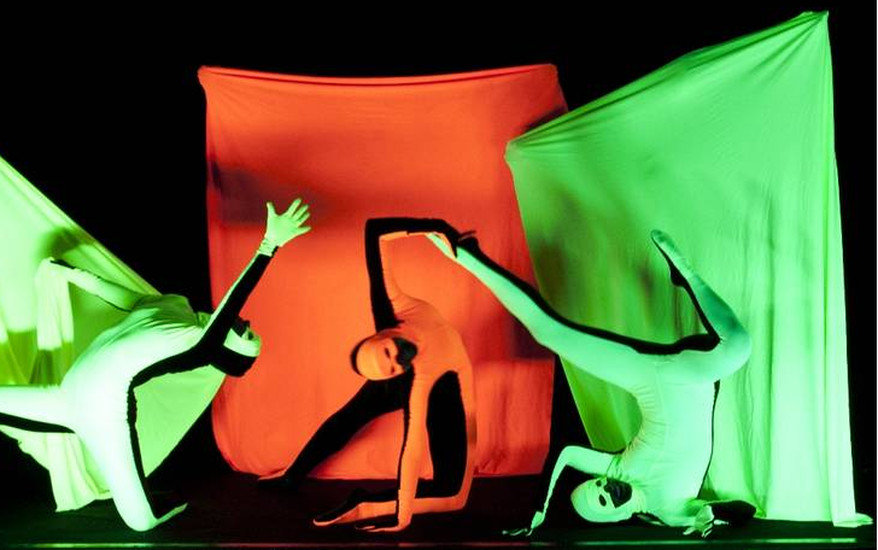 Černé divadlo Wow show