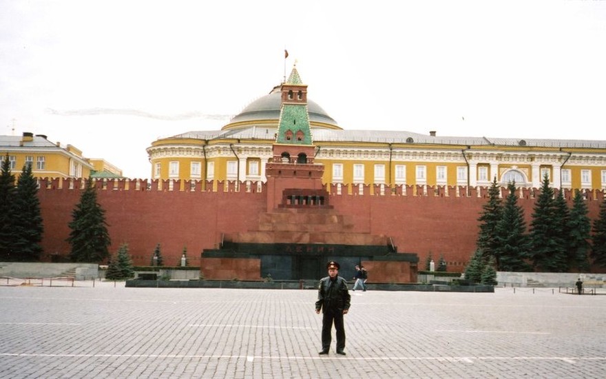 Кремлевские ленин. Москва Кремль мавзолей. Кремль Москва мавзолей Ленина.