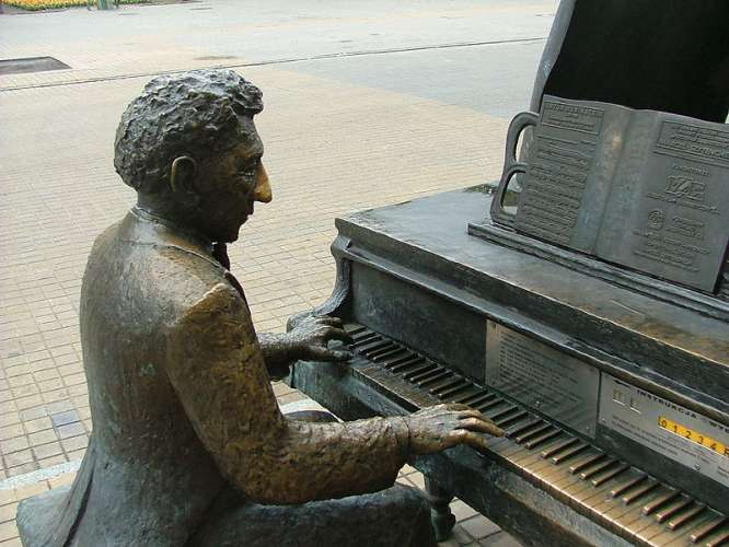 Artur Rubinstein, Łódź's local hero