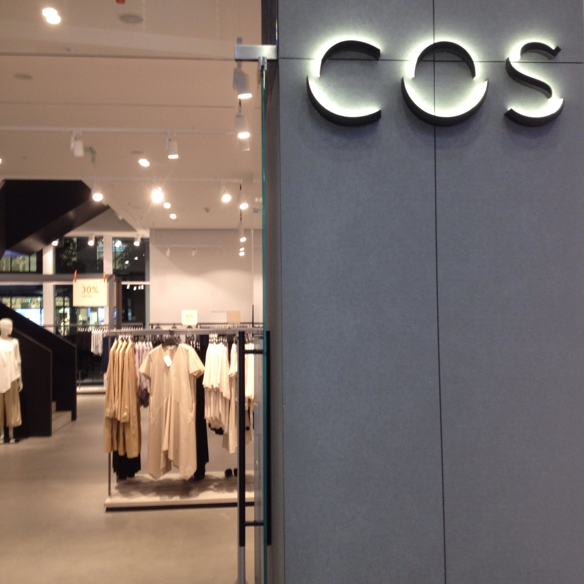 COS, Shopping in Gdańsk