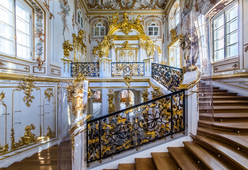 A tour through Russia's opulent Peterhof Palace and Gardens
