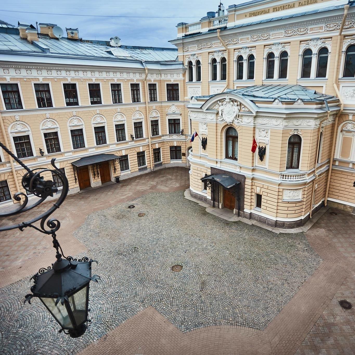 Капелла санкт петербург. Дворы капеллы Санкт-Петербург. Наб реки мойки 20 капелла. Группа государственная Академическая капелла Санкт-Петербурга. Придворная певческая капелла Санкт-Петербург.