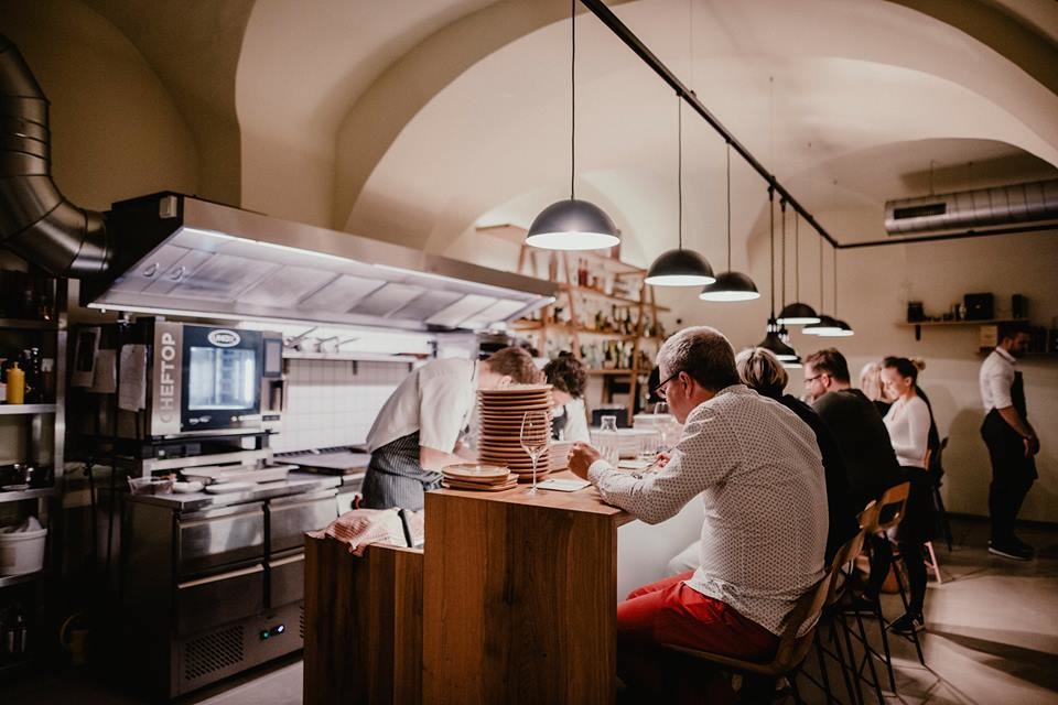 Ателье бар. Бар Ательер. Ателье бар Владивосток. Atelier Bar Владивосток меню. Ательер Владивосток бар цены.