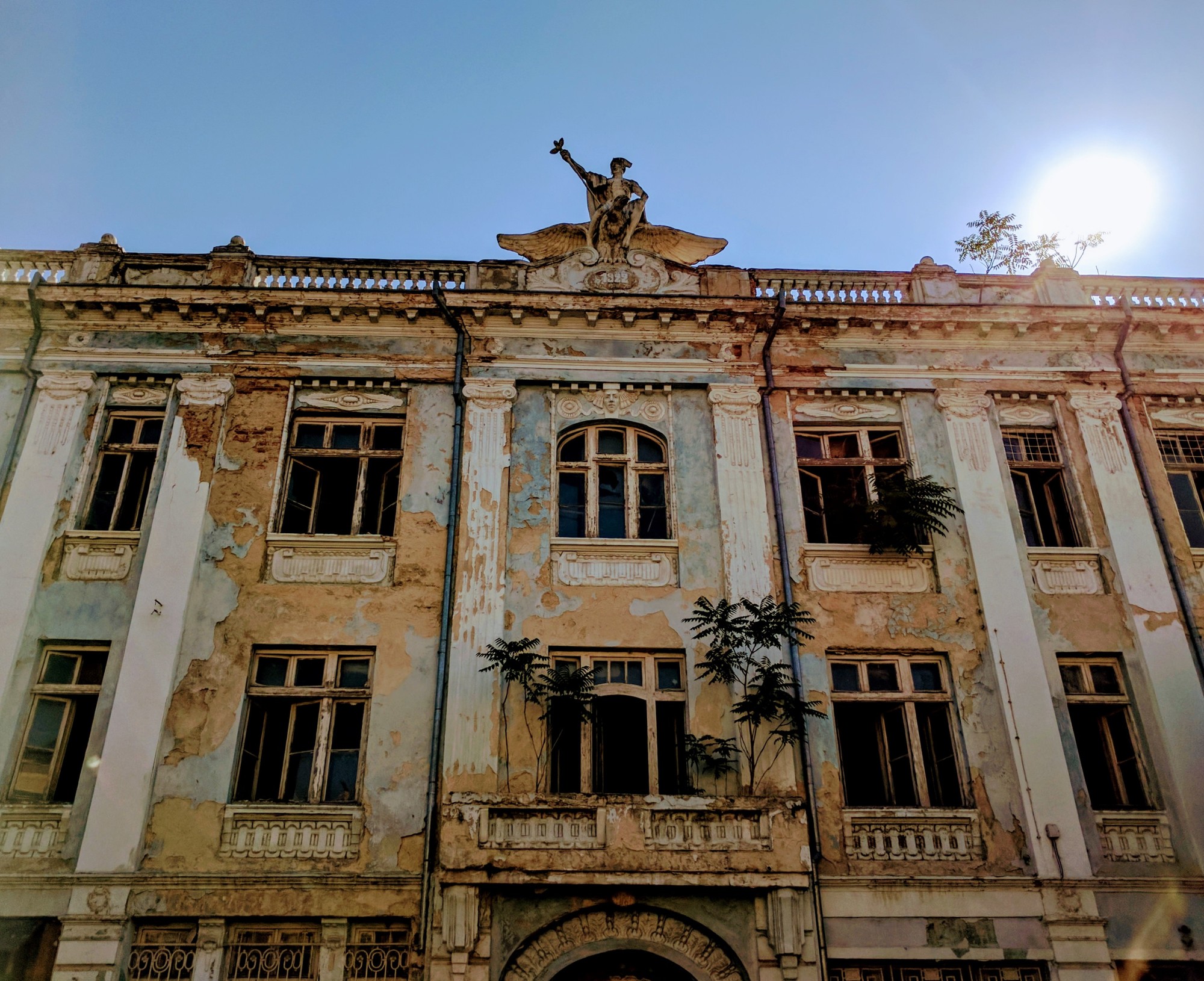 The Greek Neighbourhood