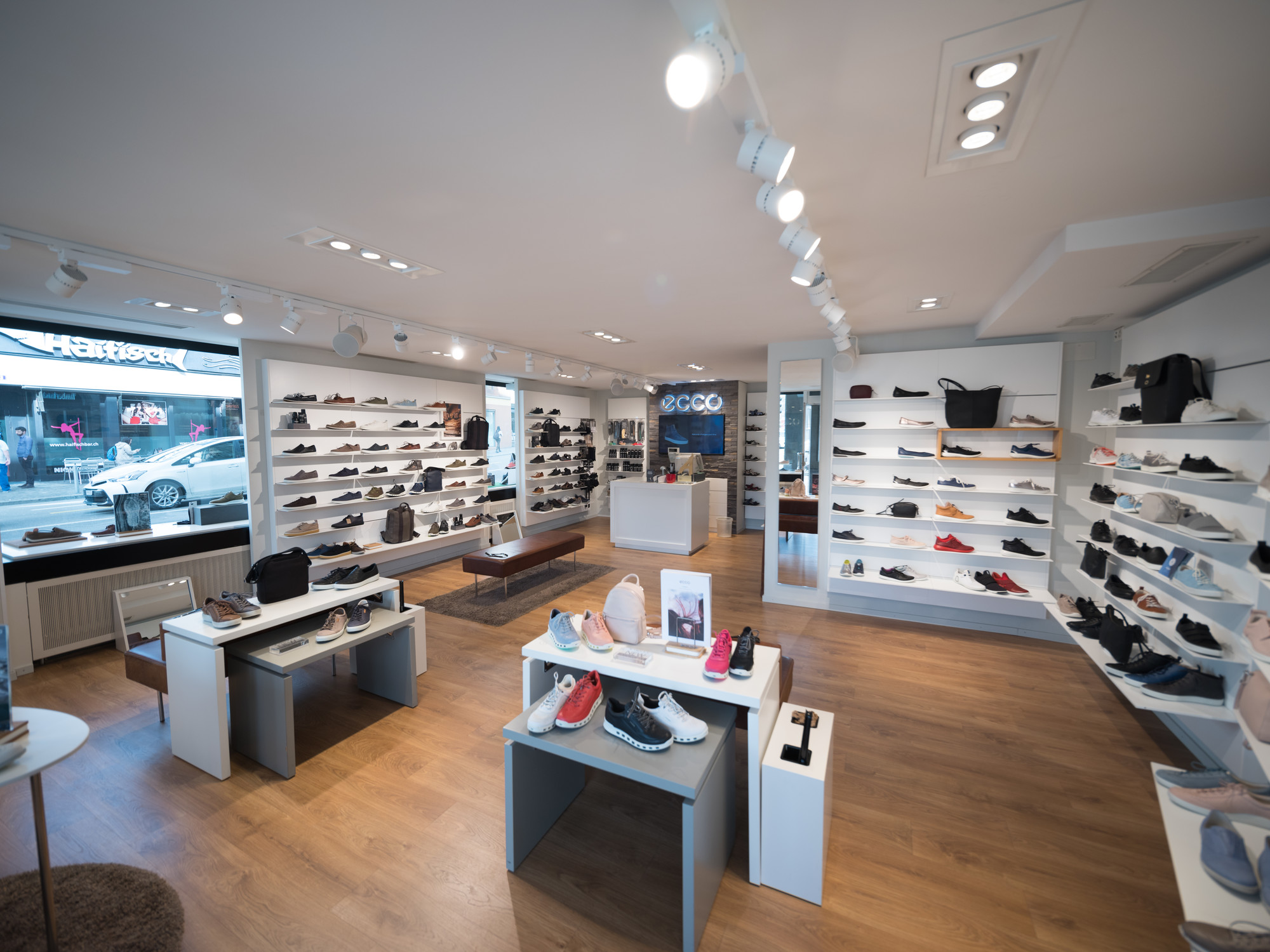 ecco shoe store near me