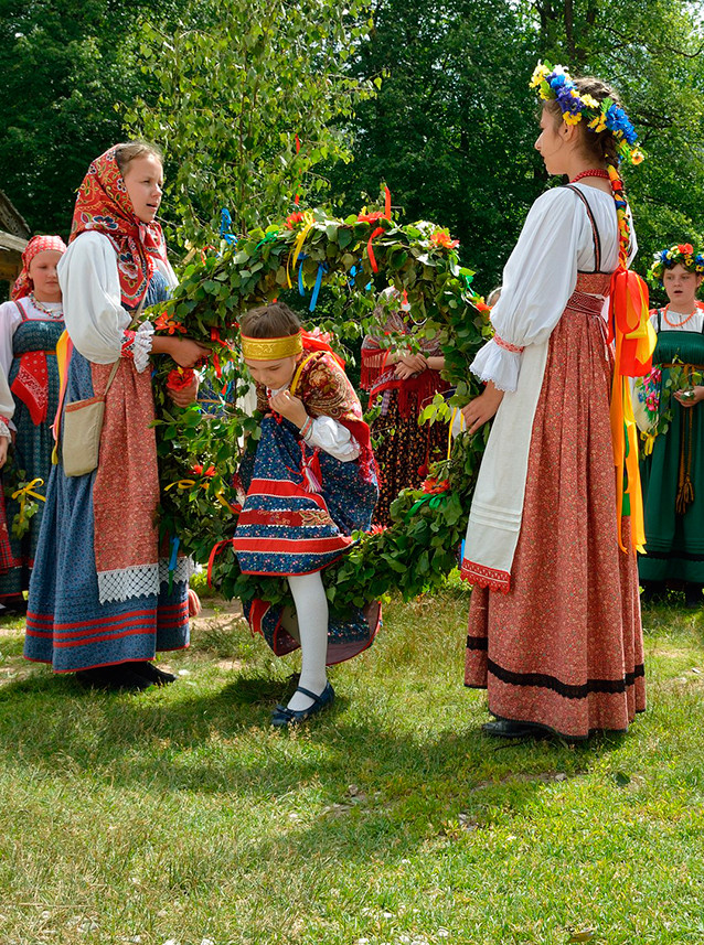 Сценарий праздника троицы народное гуляние. Троицкие гуляния в василево 2022. Фольклорный праздник. Троица у немцев мастер-класс. Народный праздник троица.