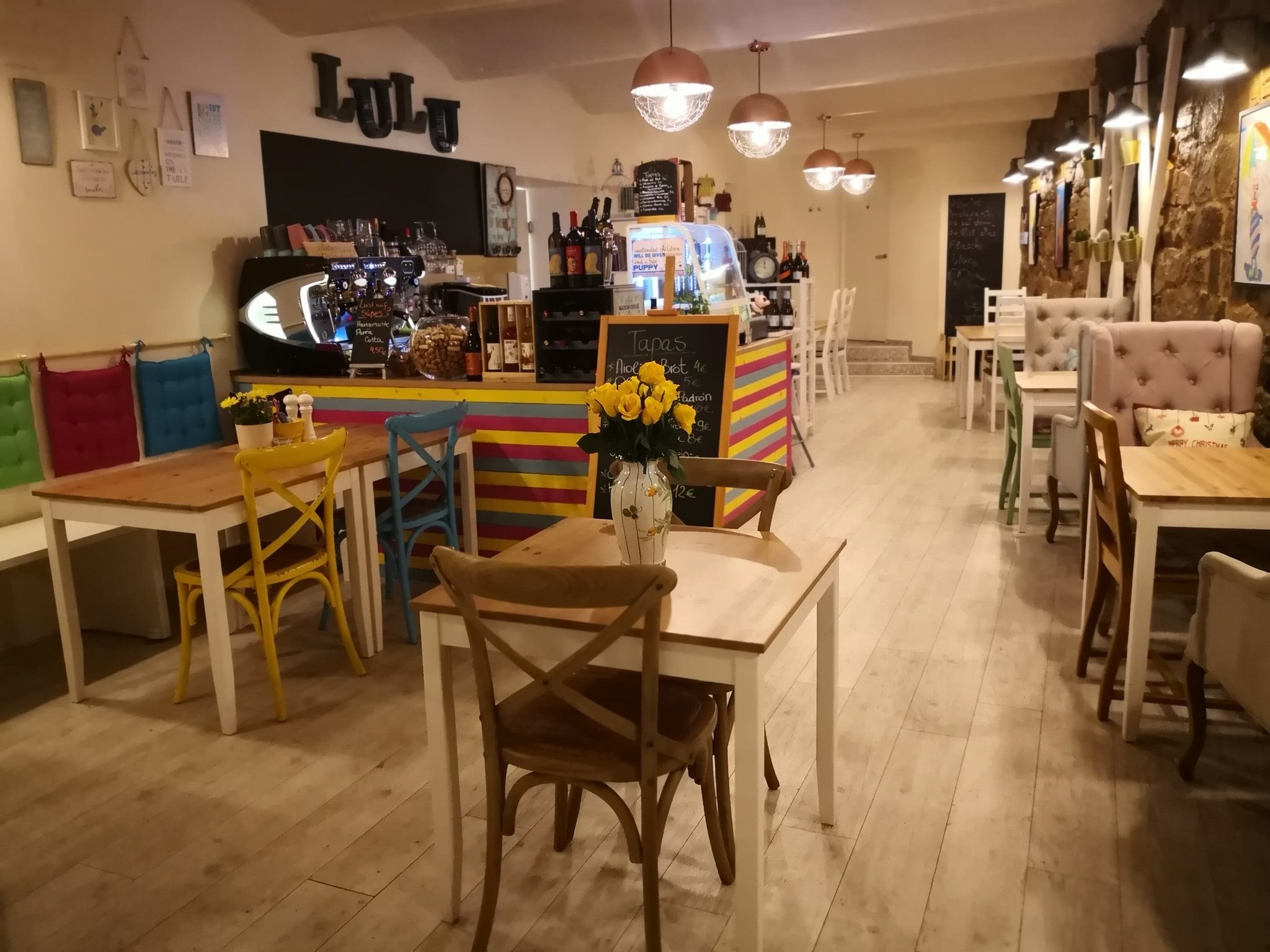 LuLu Wine & Tapas Bar Restaurants & Cafés Kassel