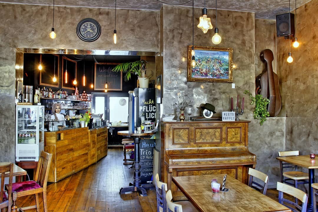 MooN Coffee & Waffle