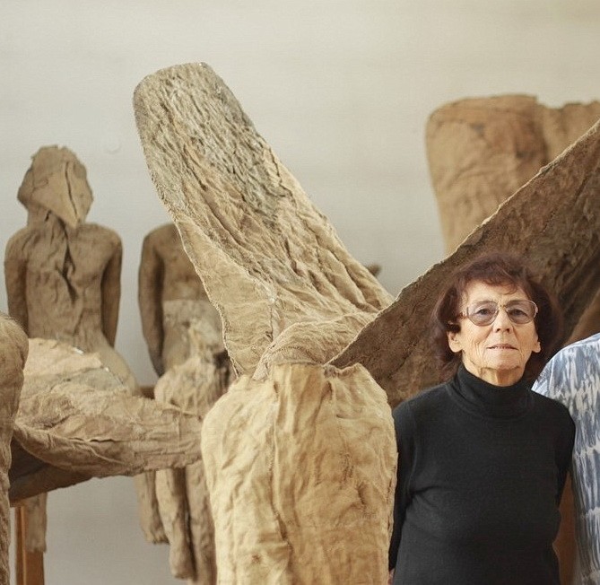 Magdalena Abakanowicz: Polish sculptor & Fibre Artist