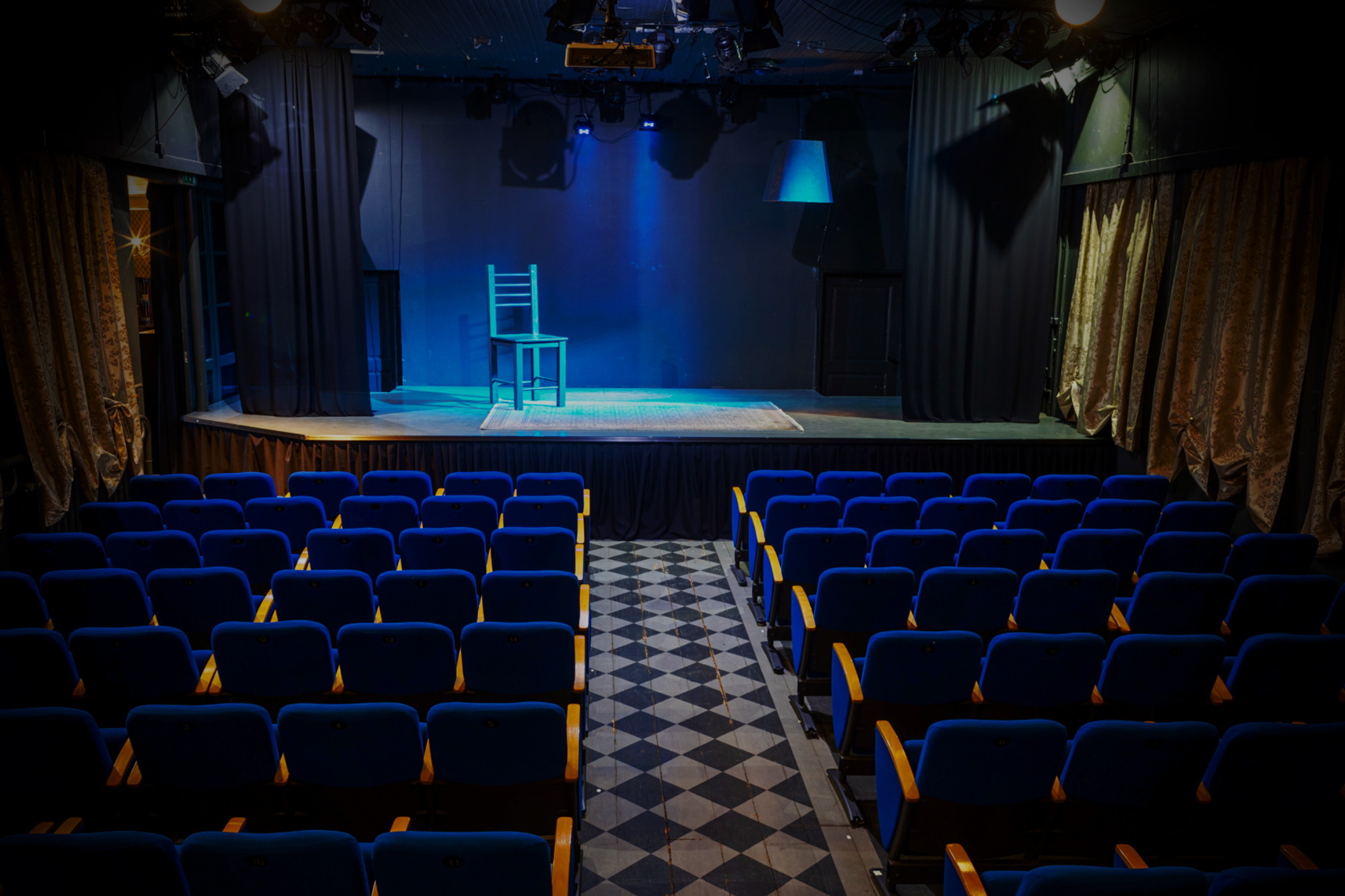 Karlova Theatre / Emajõgi Summer Theatre