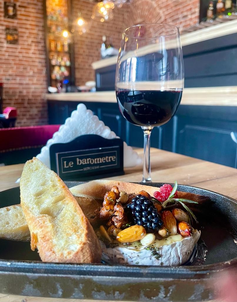 Le Barometre Bistro & Bar