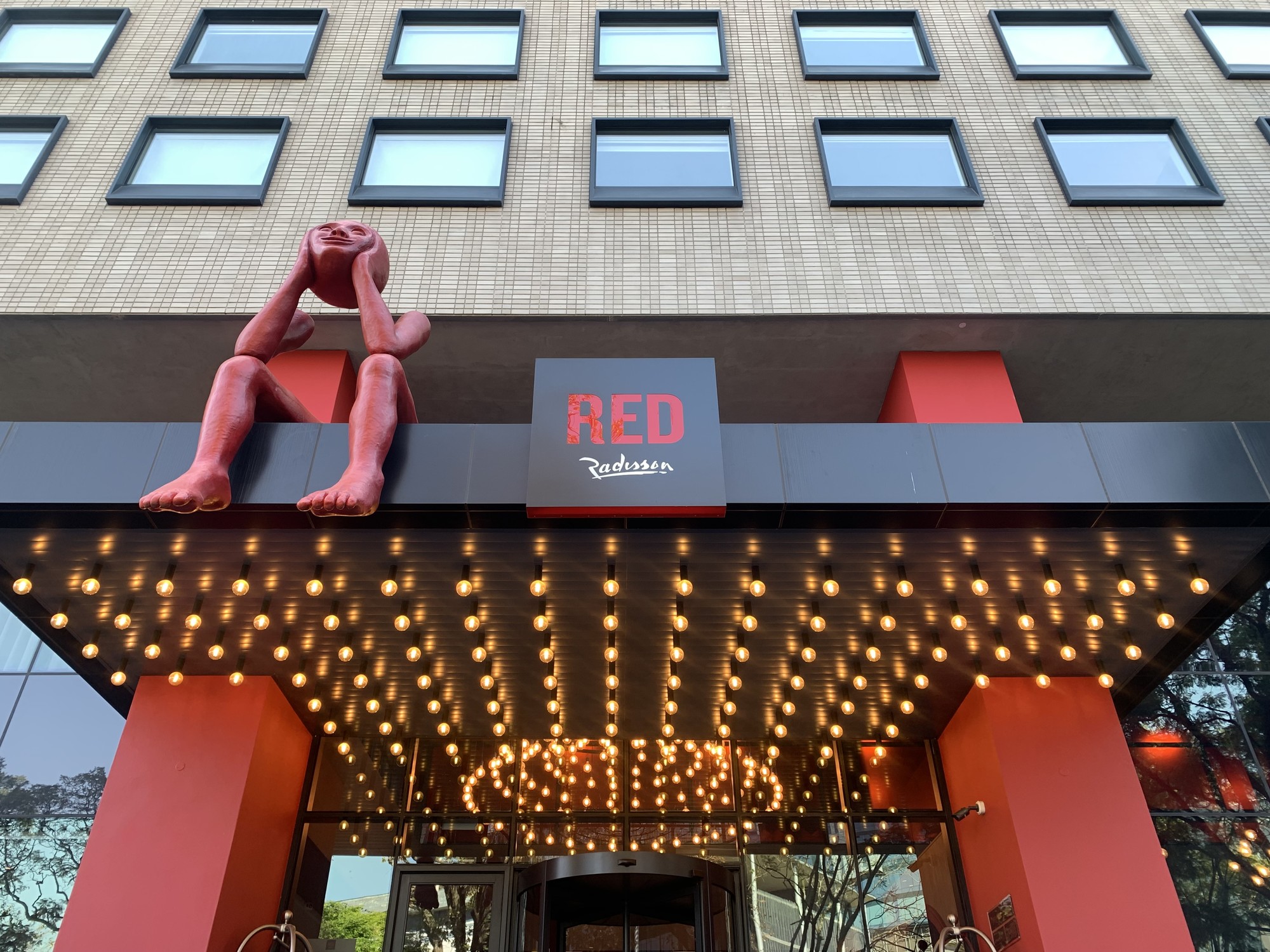 Roaming Office – Radisson RED Rosebank