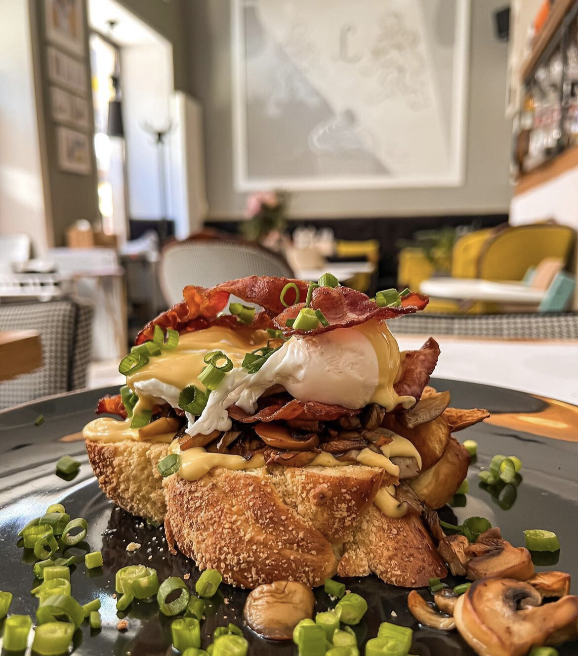 Lookier Cafe & Restaurant