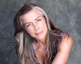 Live at The Troyeville: Wendy Oldfield and Friends