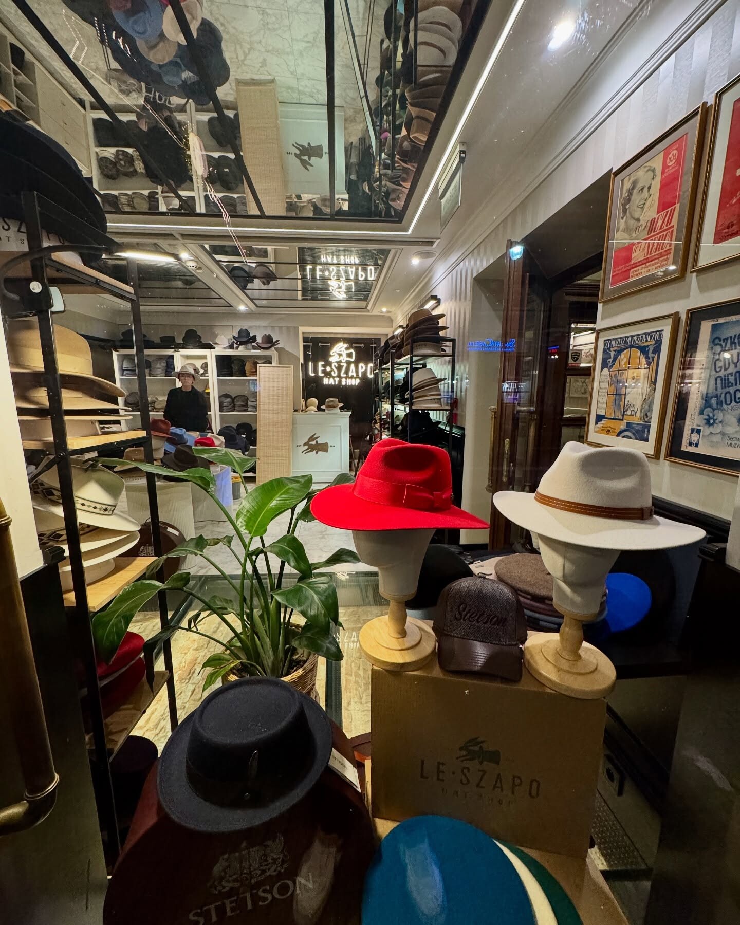 Le Szapo Hat Shop