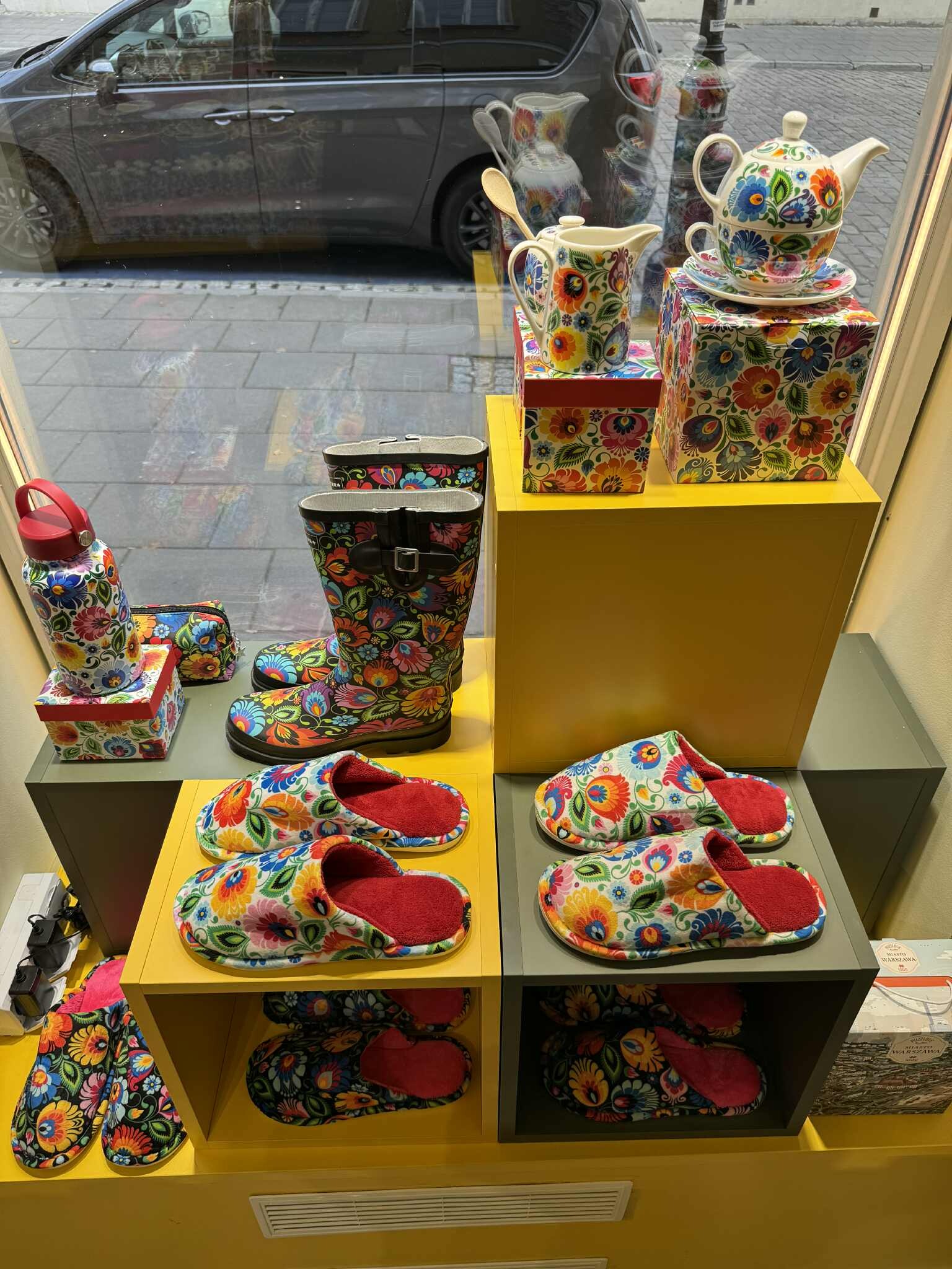 HELLO! GIFT SHOP