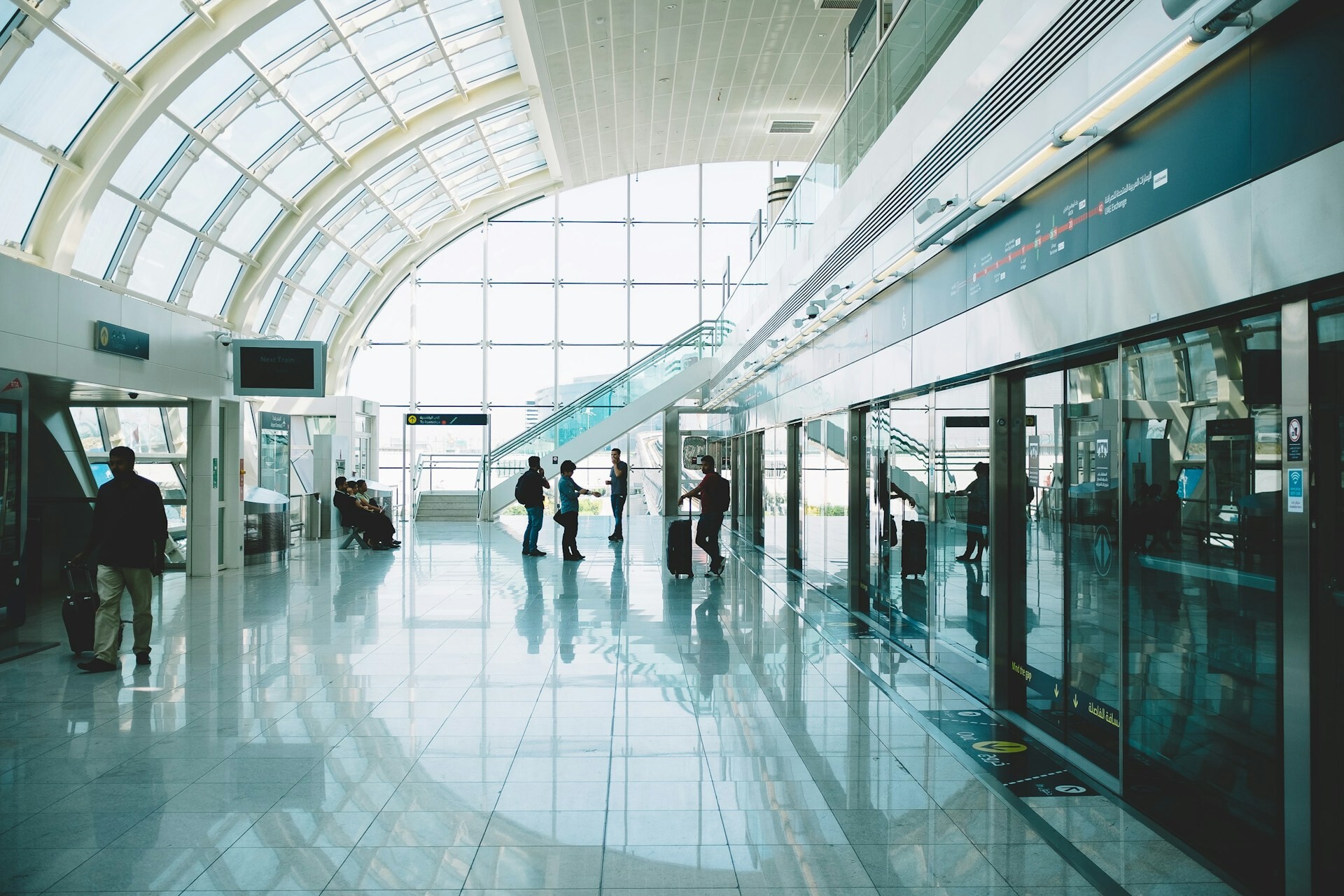 What Savvy Travellers Need to Know About Dubai Before They Land