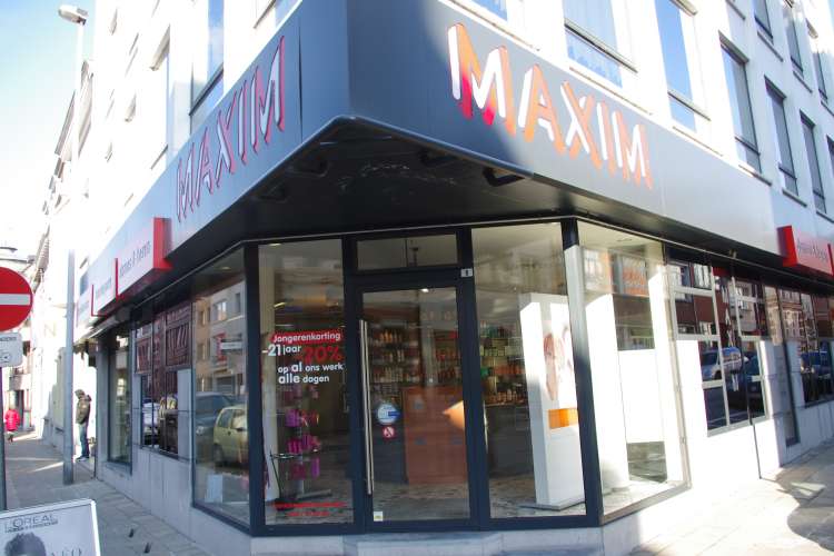 Pruikenshop / Haarkappers Maxim