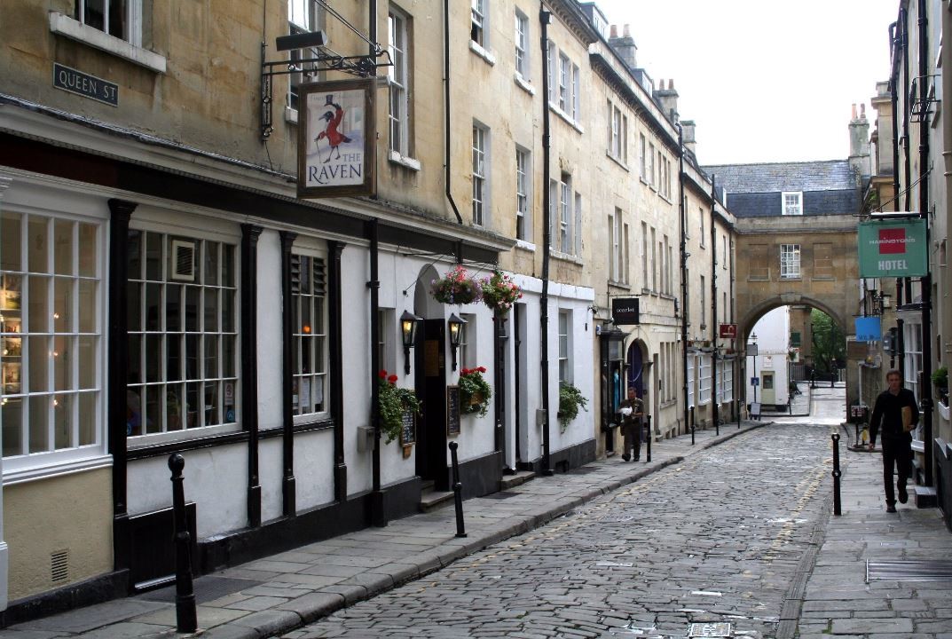 The Raven Nightlife Bath