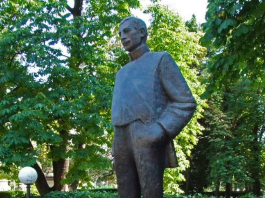 Dučić Monument | Sightseeing | Trebinje