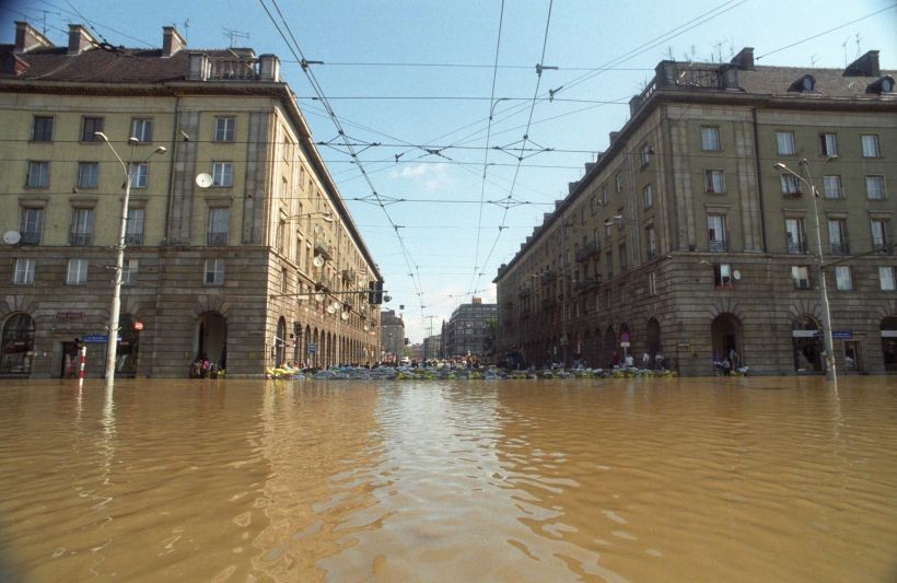 Wrocław Underwater  The 1997 'Millennium Flood' that inspired the Netflix  TV Series 'High Water
