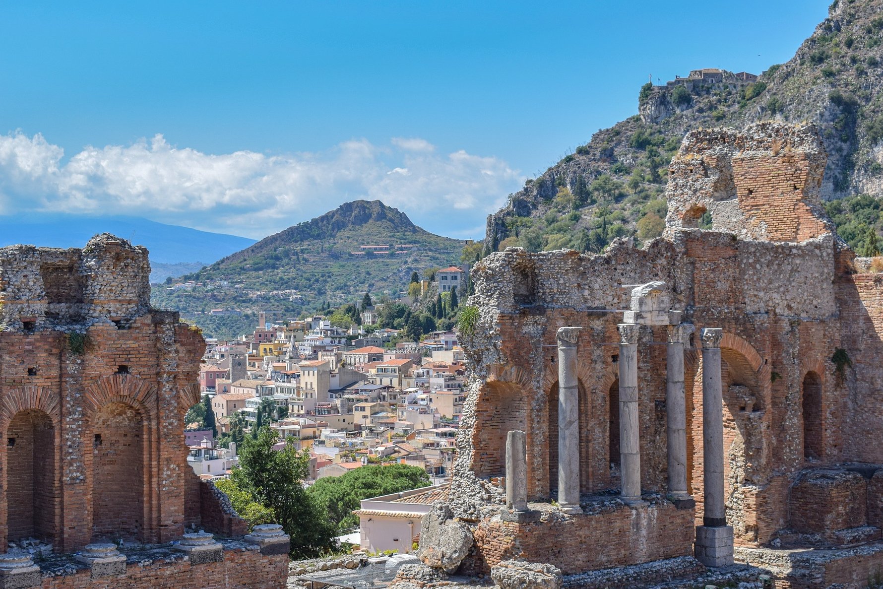 Greek Ampitheatre at Taormina with Etna in background © Ben Kerckx / Pixabay