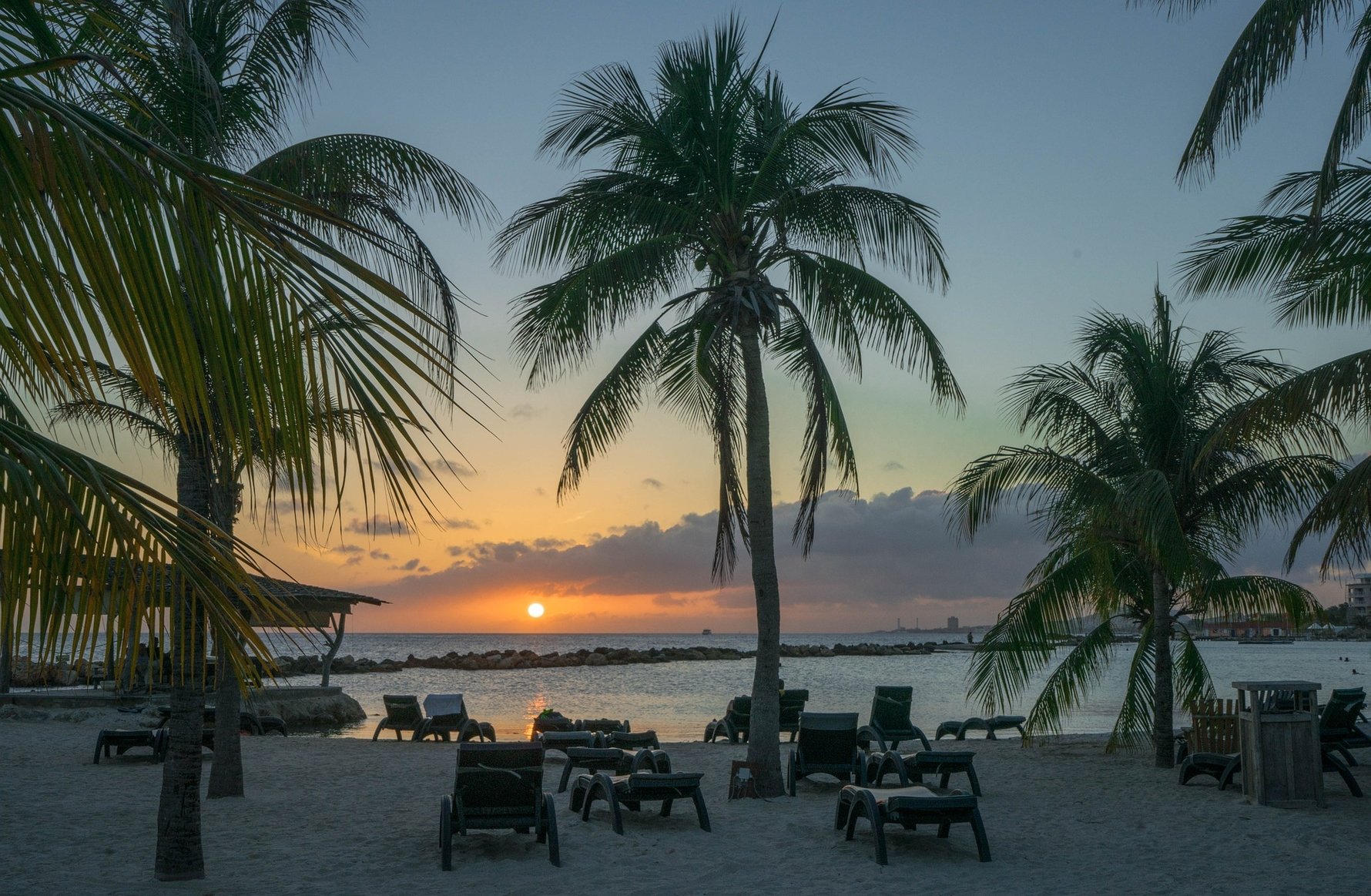 Sunset in Curacao © Michelle Raponi Pixabay