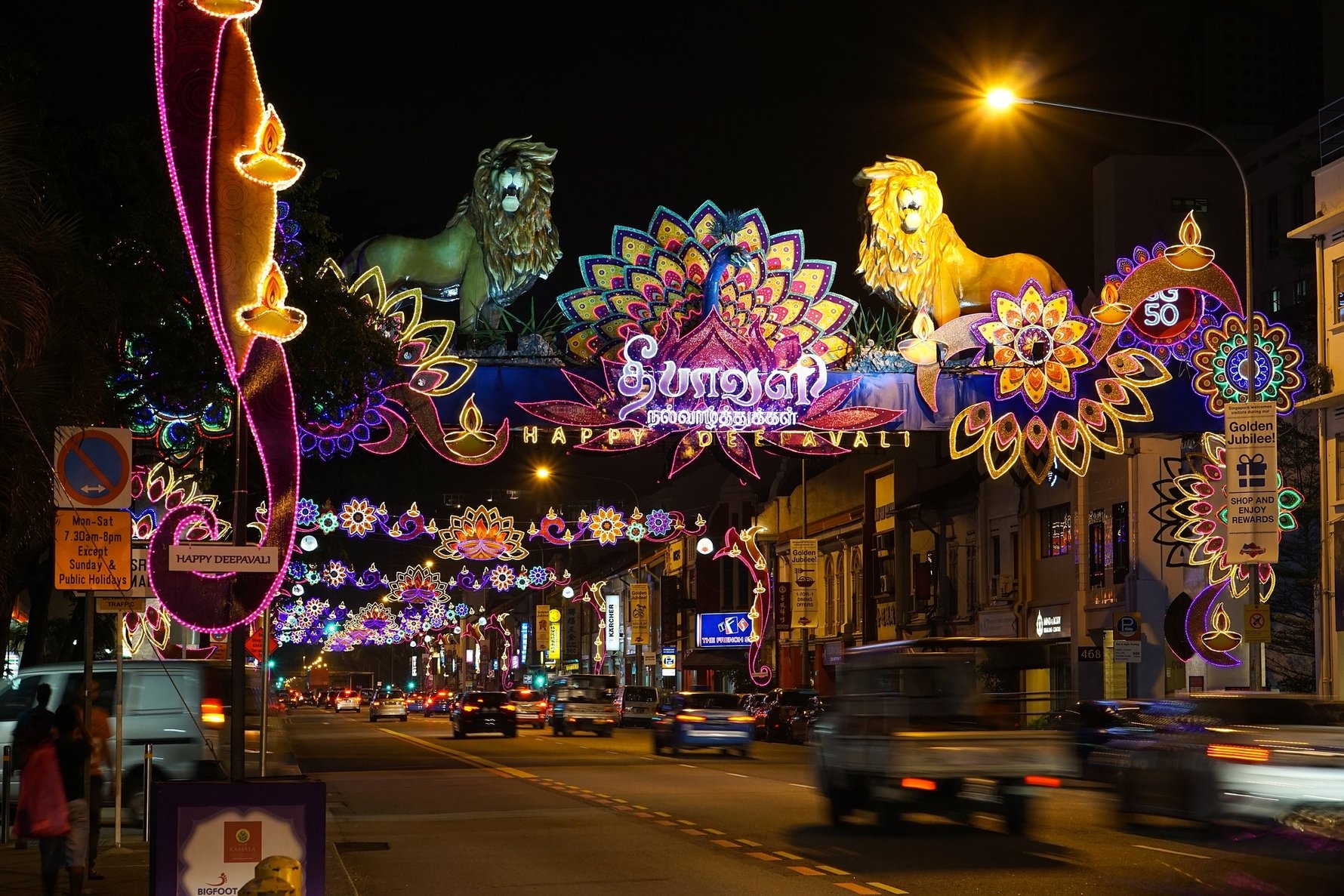 24 Hours in Singapore - Little India during Dewali © kamodayz from Pixabay diwali