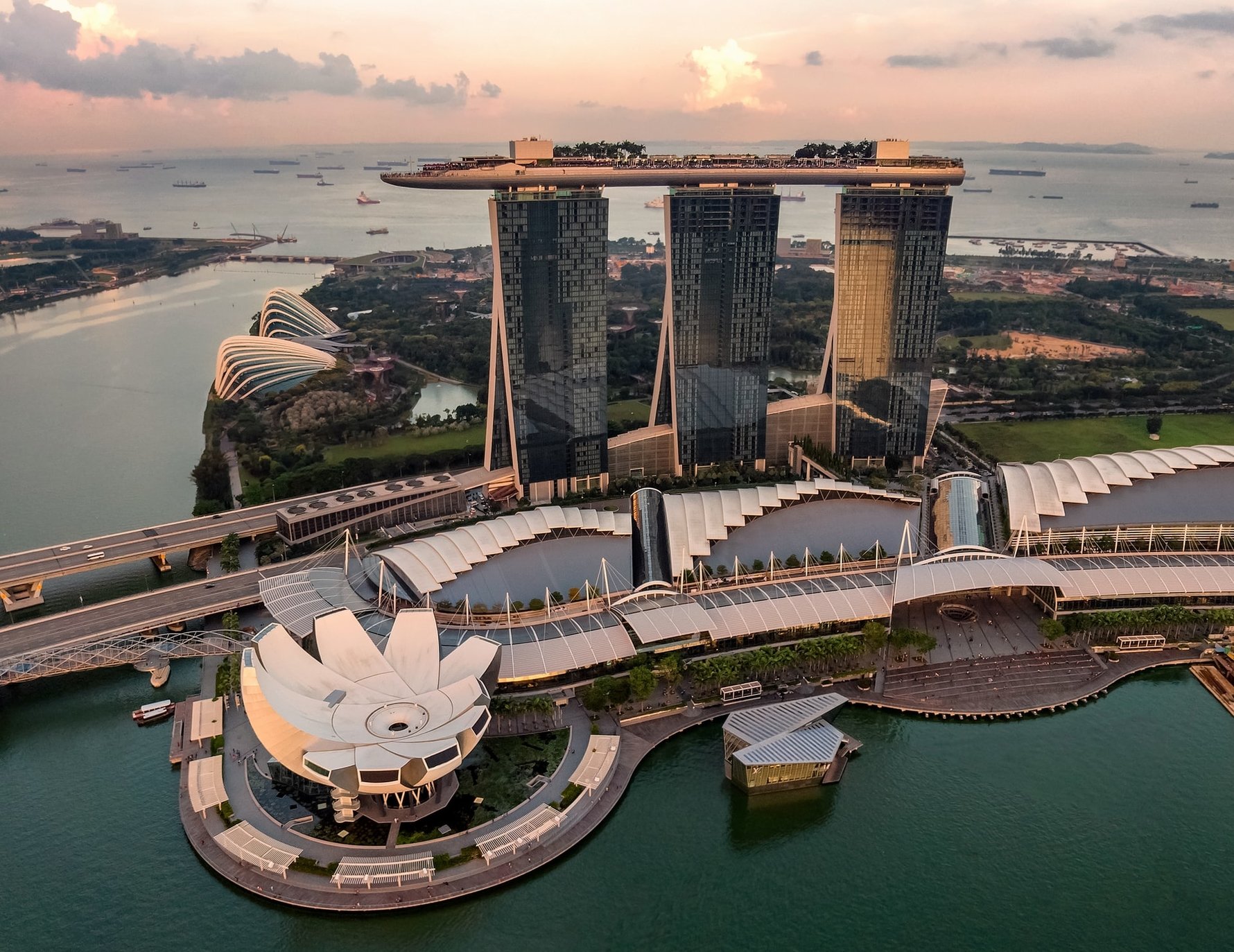 24 Hours in Singapore - Marina Bay Sands © hu-chen, unsplash