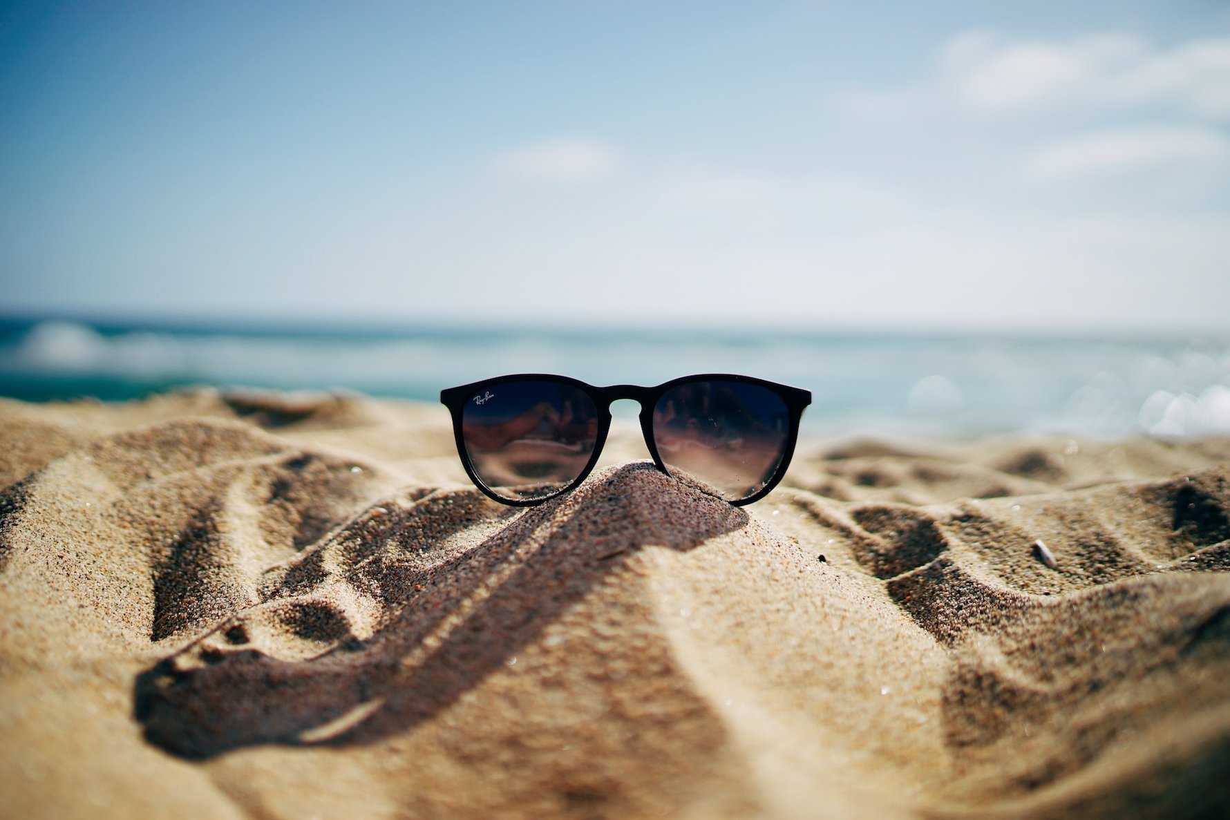 hit the jackpot this summer - slots with sunny themes © ethan-robertson-unsplash