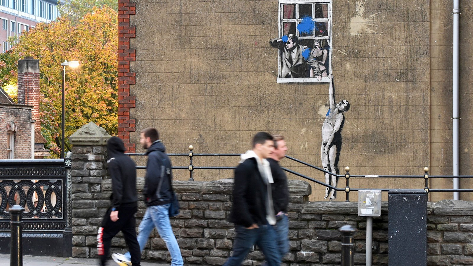 Guide to Finding Banksy in Bristol - Well Hung Lover