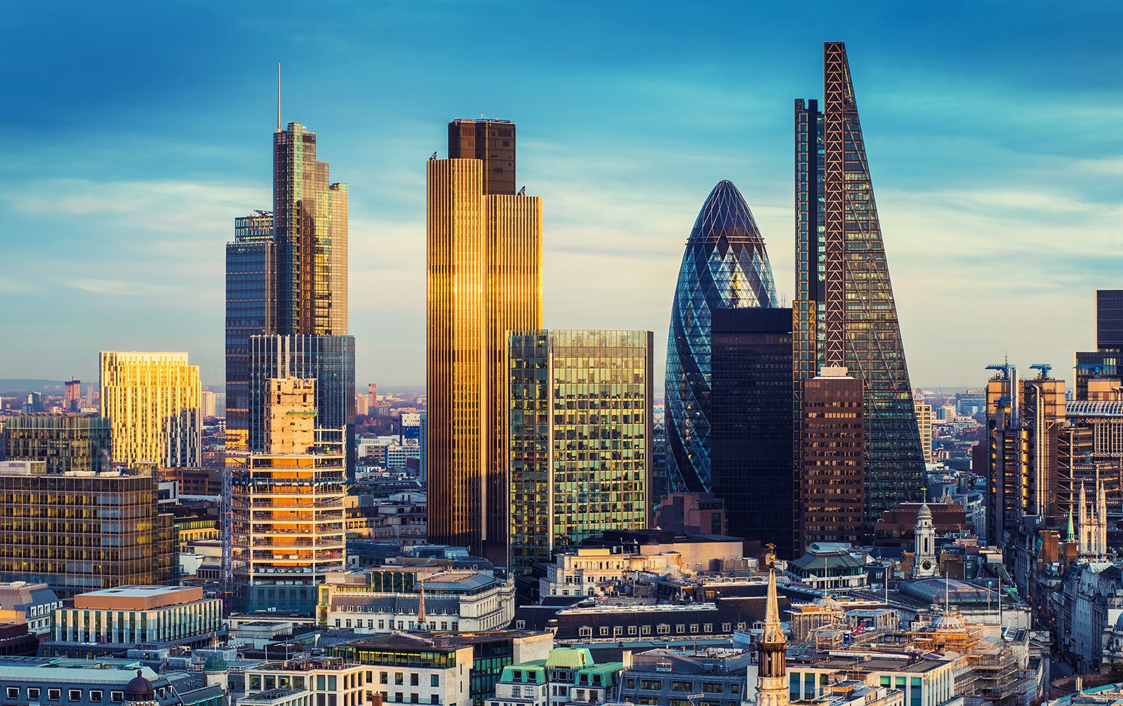 Best Casinos in London and Abroad - London Skyline © Shutterstock