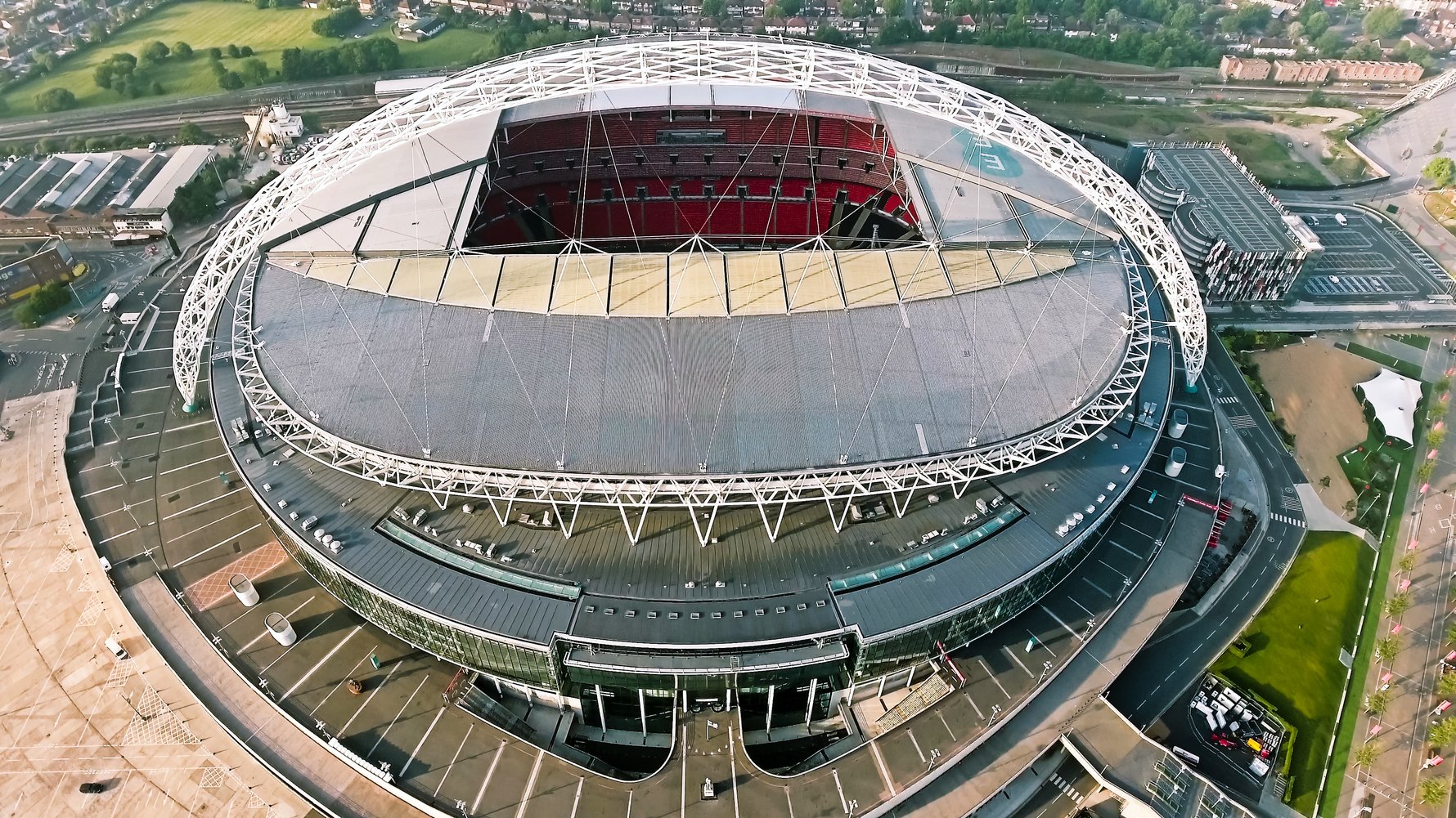 © PhotoLondonUK Shutterstock.com Wembley Stadium