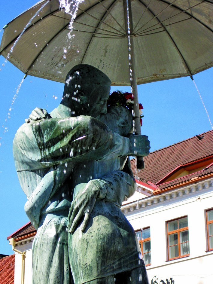 The Kissing Students fountain