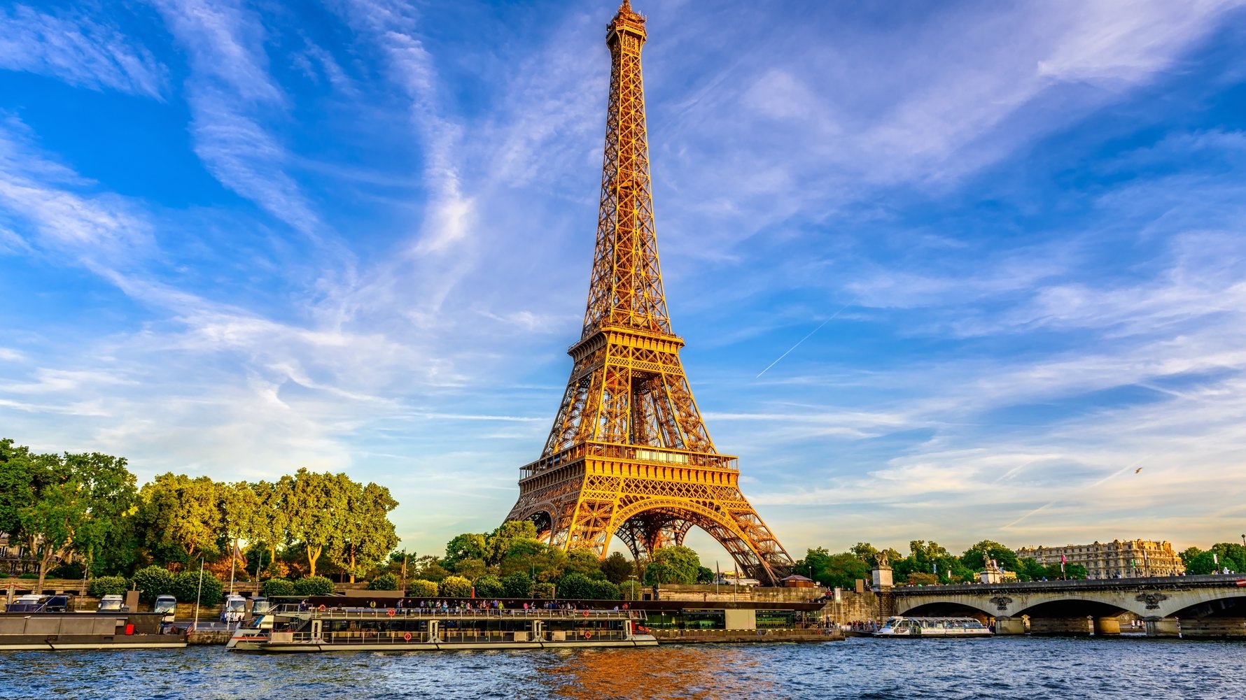 © Catarina Belova Shutterstock.com Paris Eiffel Tower and river Seine at sunset in Paris, France