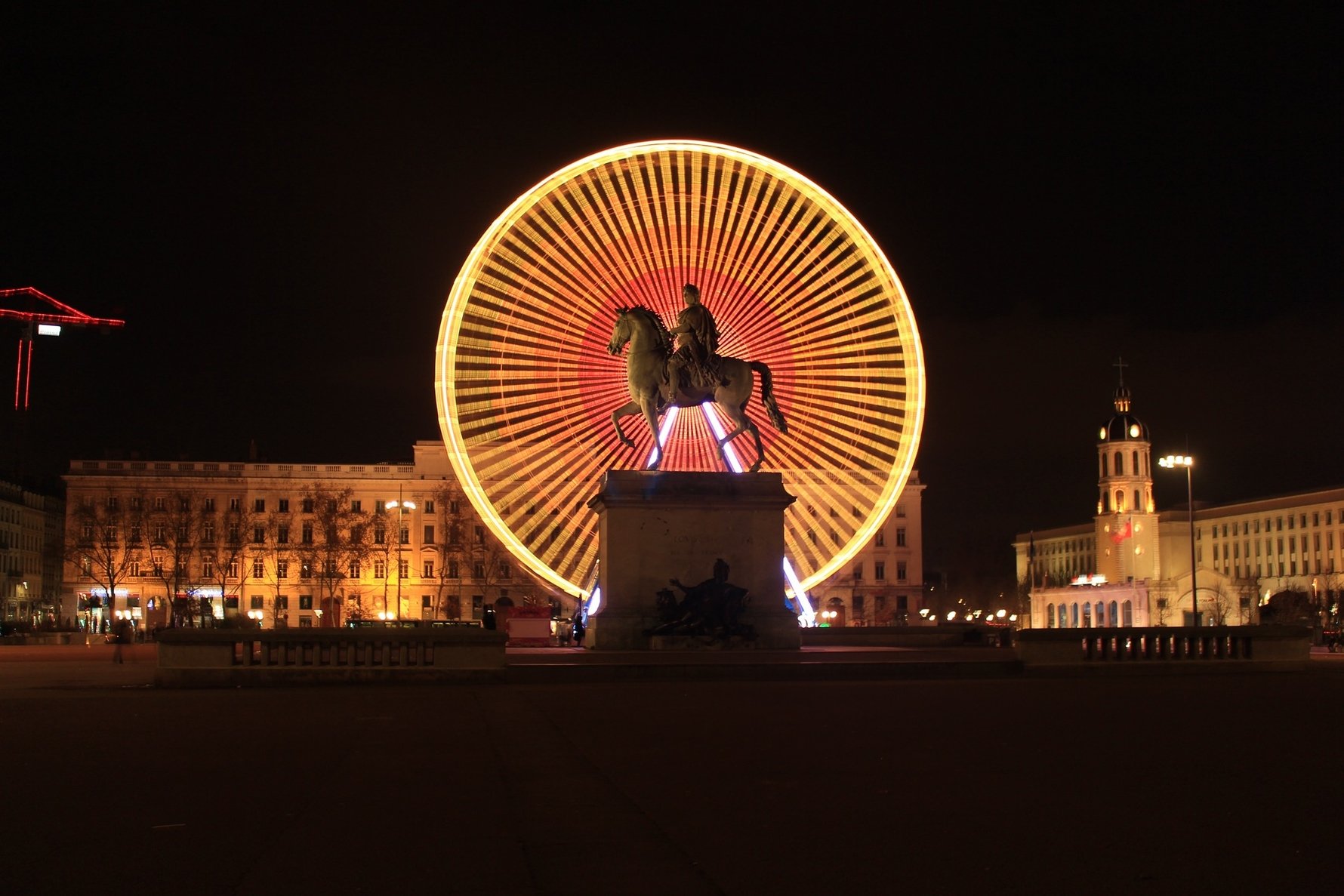 Top Places to Visit in France - Lyon, Ferris Wheel at Place Bellecour © Thomas Sabatier, Pixabay 