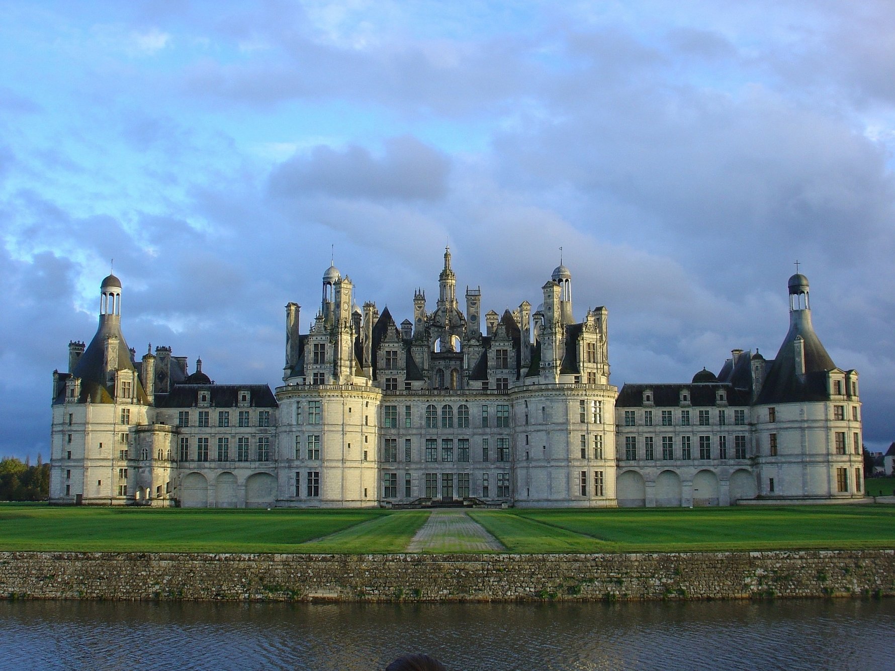 Top Places to Visit in Frane - Loire Valley, Chambourd © cpamoiclui, Pixabay jpg