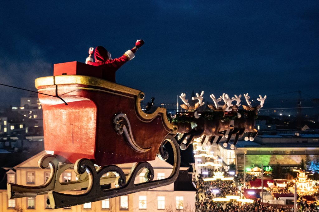 Flying Santa, Twice a day, a majestic flying Santa Claus and his reindeer hover over the Friedrichsplatz. Children and adults alike gaze in wonder as Santa's sleigh glides through the air, a true embodiment of the holiday magic.