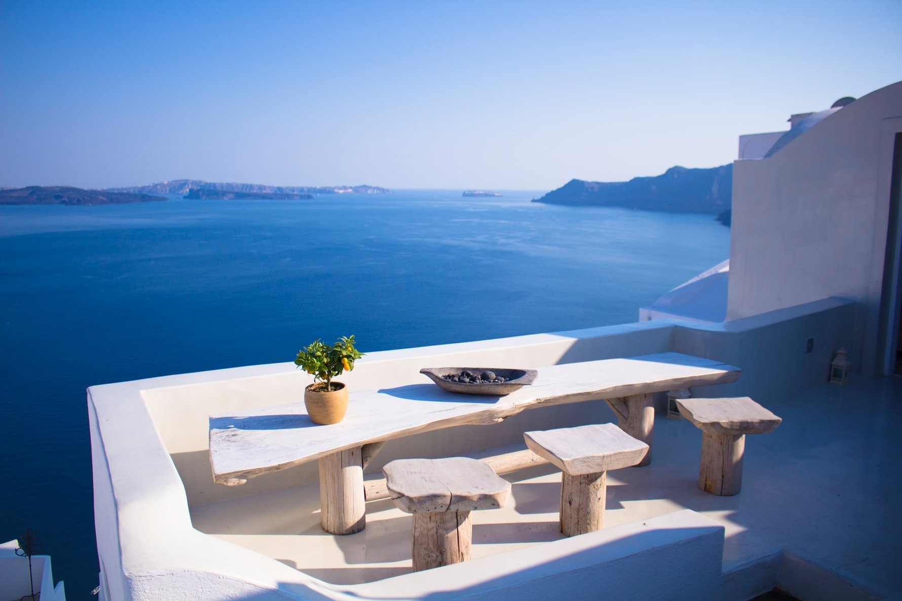 Best Unknown Islands in Greece - Oia © hello-lightbulb-unsplash