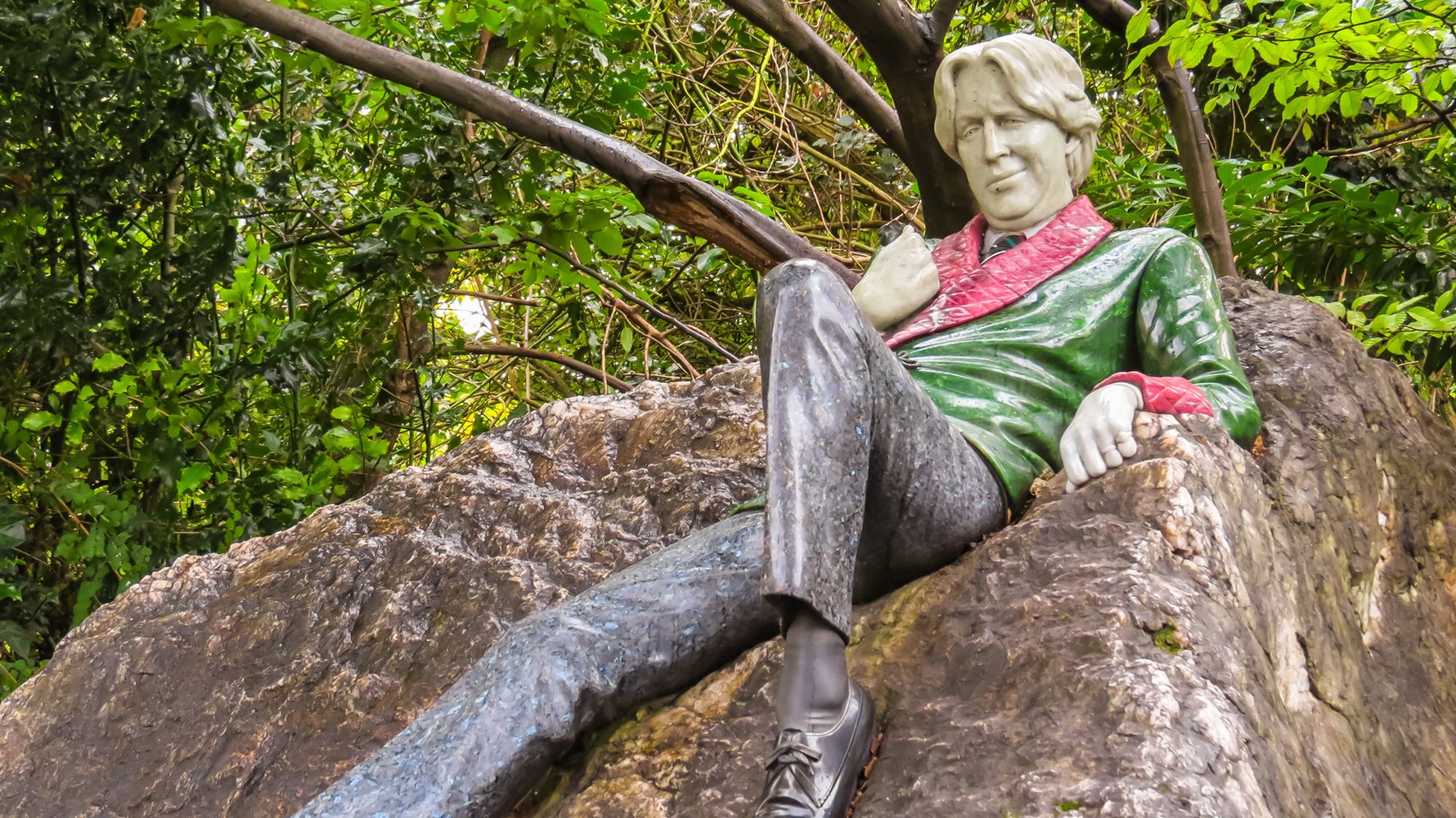 © Arndale Shutterstock.com Oscar Wilde in Dublin, Irelan