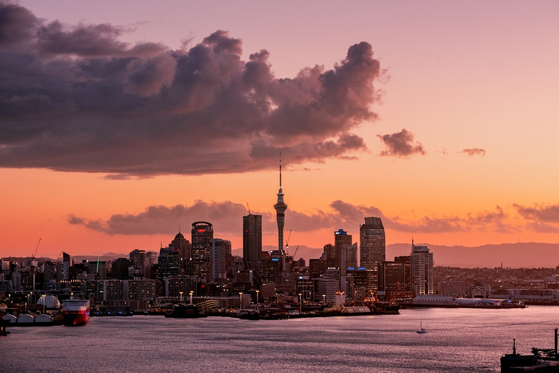 Auckland In Your Pocket City Guide © aaron-birch-unsplash