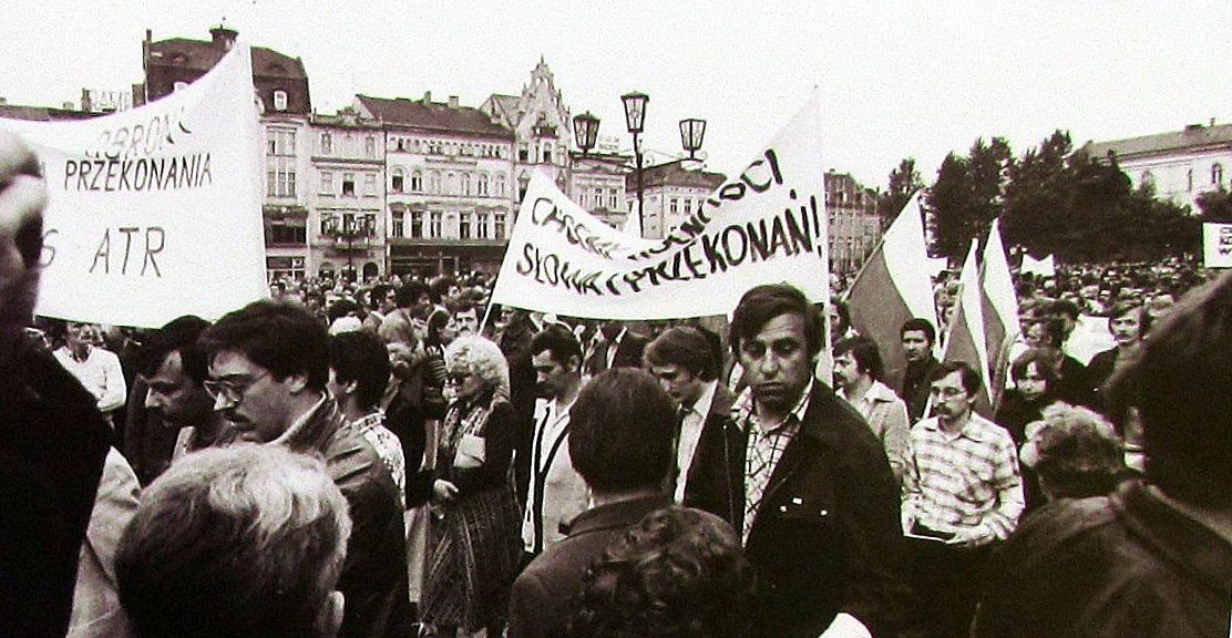 25 May 1981 Solidarity-organised 'Peace March' in Stary Rynek, a nationwide demonstration demanding the release of Political Prisoners. Source:  Private Collection / 'Student Solidarity' Photo Exhibition, Torun 2011/Fotopolska.pl