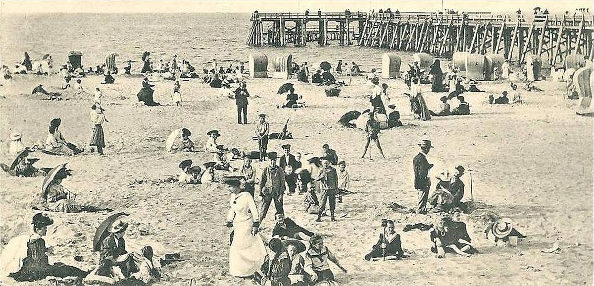 Beachgoers at Westerplatte in the early 1900s