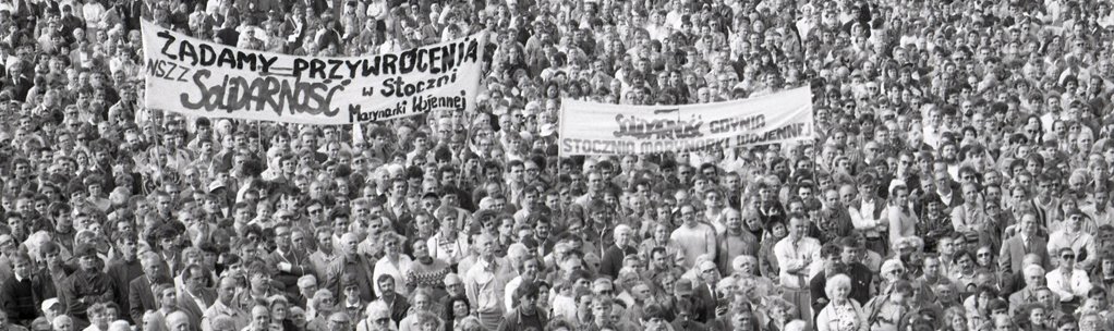 Solidarnosc supporters at election rally in Gdynia 1989 Photo by Leonard Szmaglik