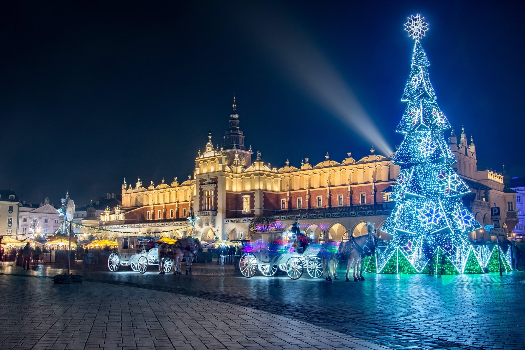 Christmas in Krakow - The Christmas Market, Traditional Polish Food & Holiday Activities!