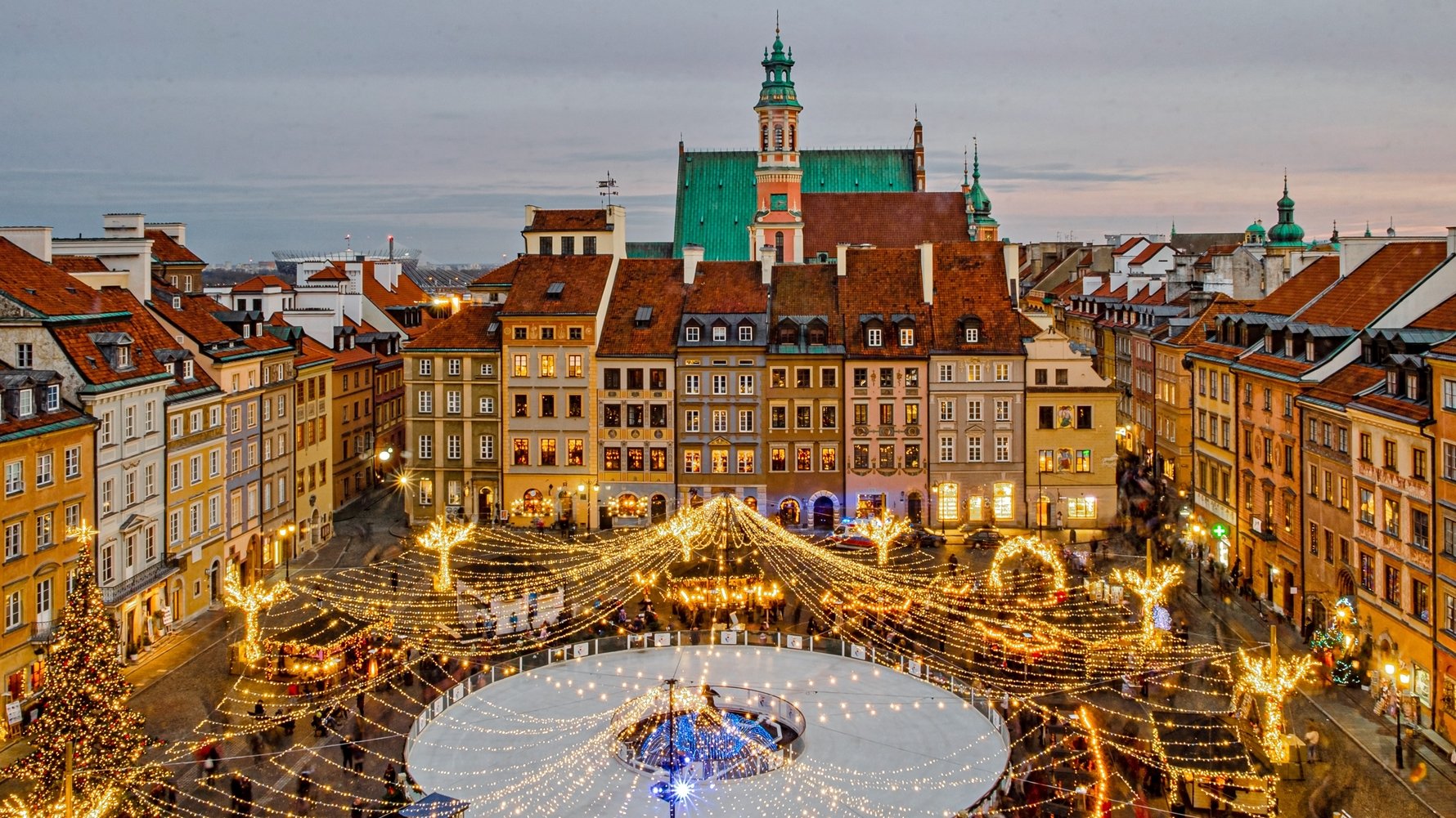 old-town-square-sightseeing-warsaw