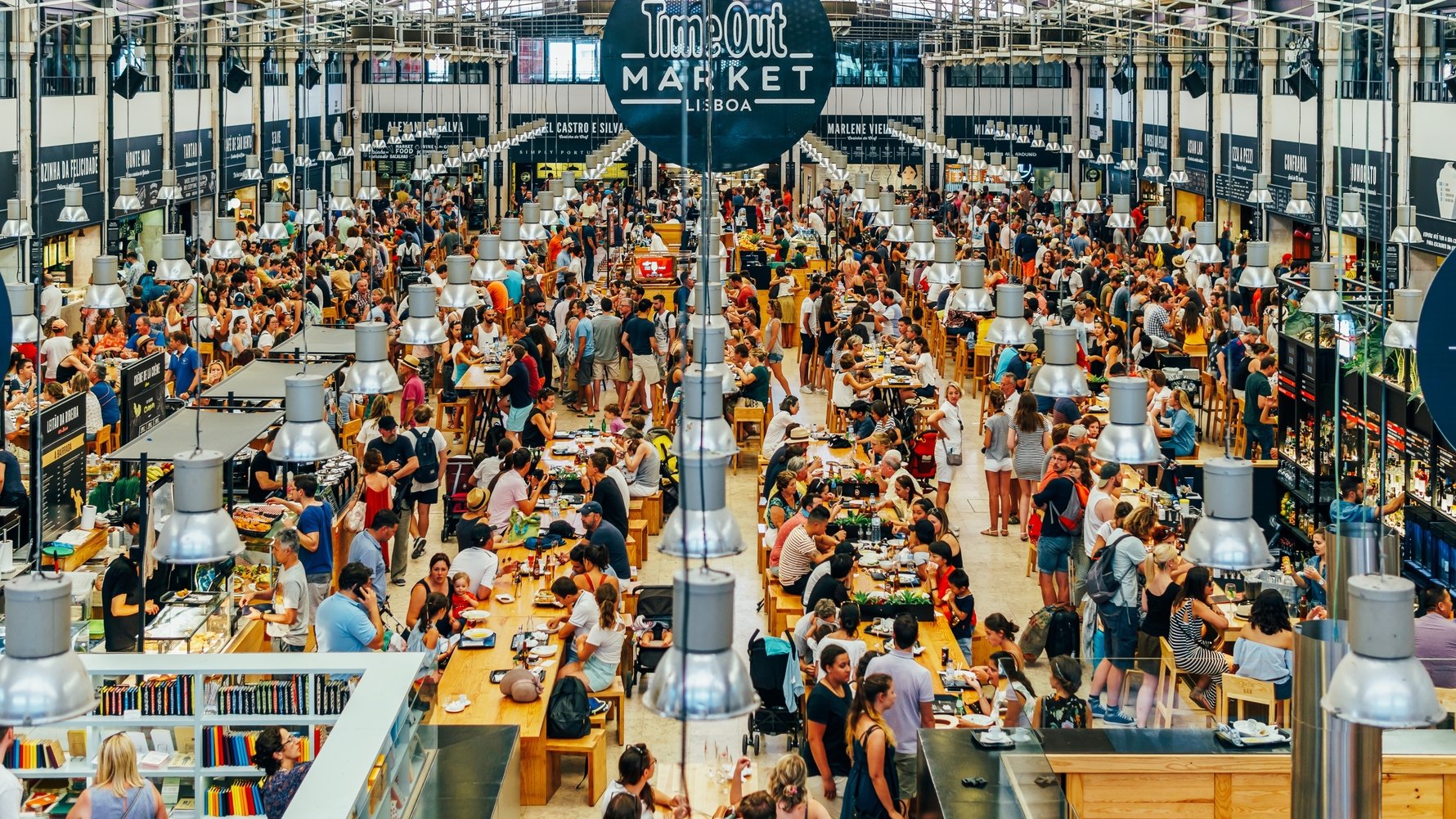 Рынки время. Тайм аут Маркет Лиссабон. Time out Market в Лиссабоне. Mercado da Ribeira Лиссабон. Рынок «time out Market Lisboa» в Лиссабоне.